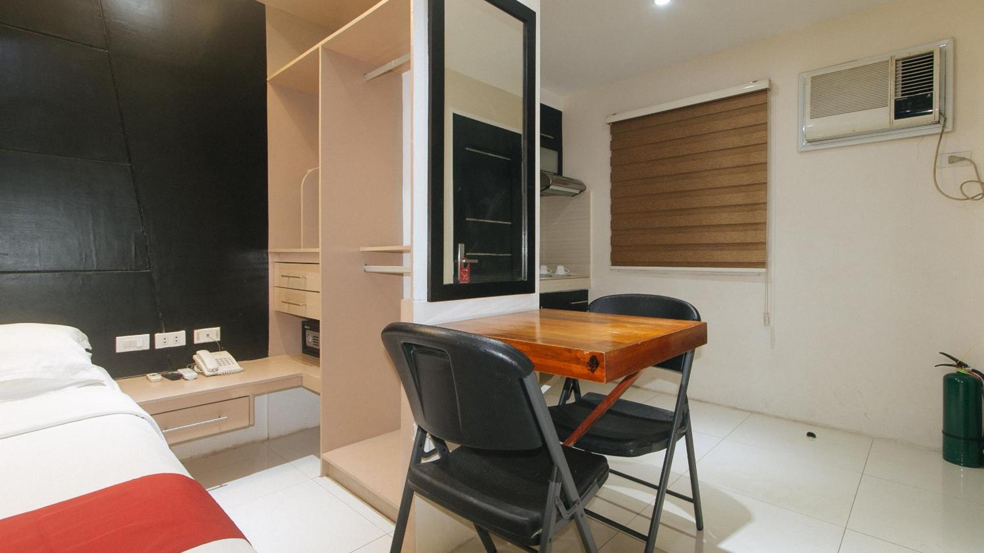 Reddoorz At Grand Apartelle Hernan Cortes 宿务 外观 照片