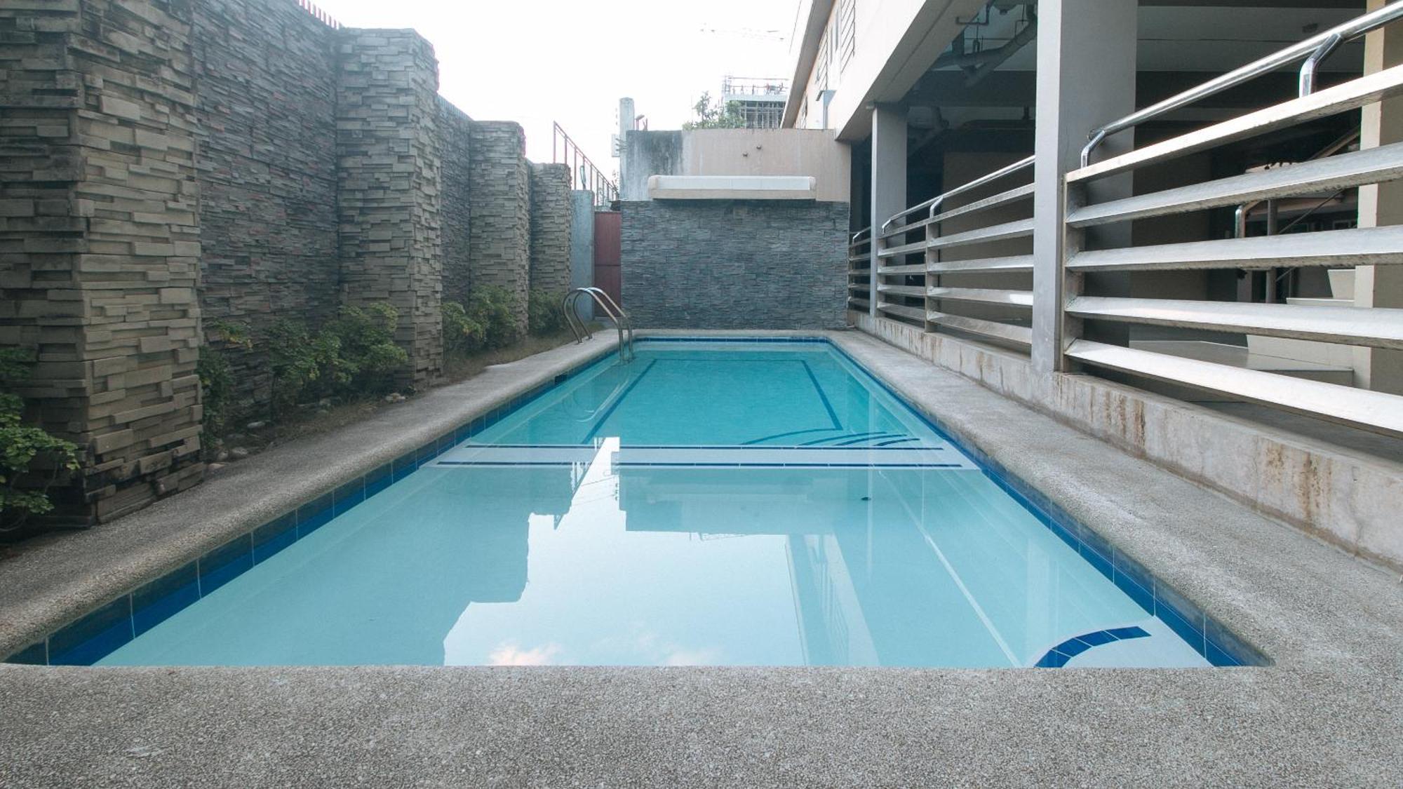 Reddoorz At Grand Apartelle Hernan Cortes 宿务 外观 照片
