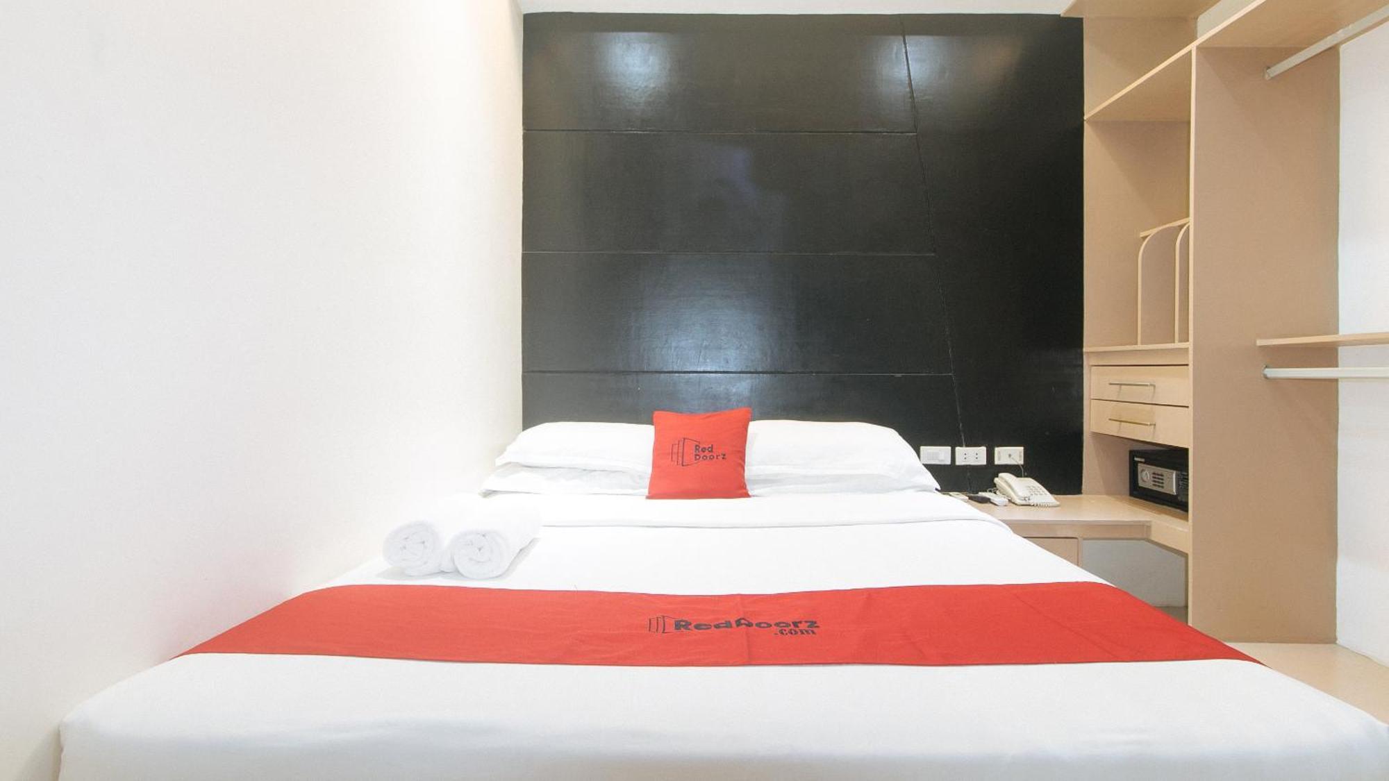 Reddoorz At Grand Apartelle Hernan Cortes 宿务 外观 照片