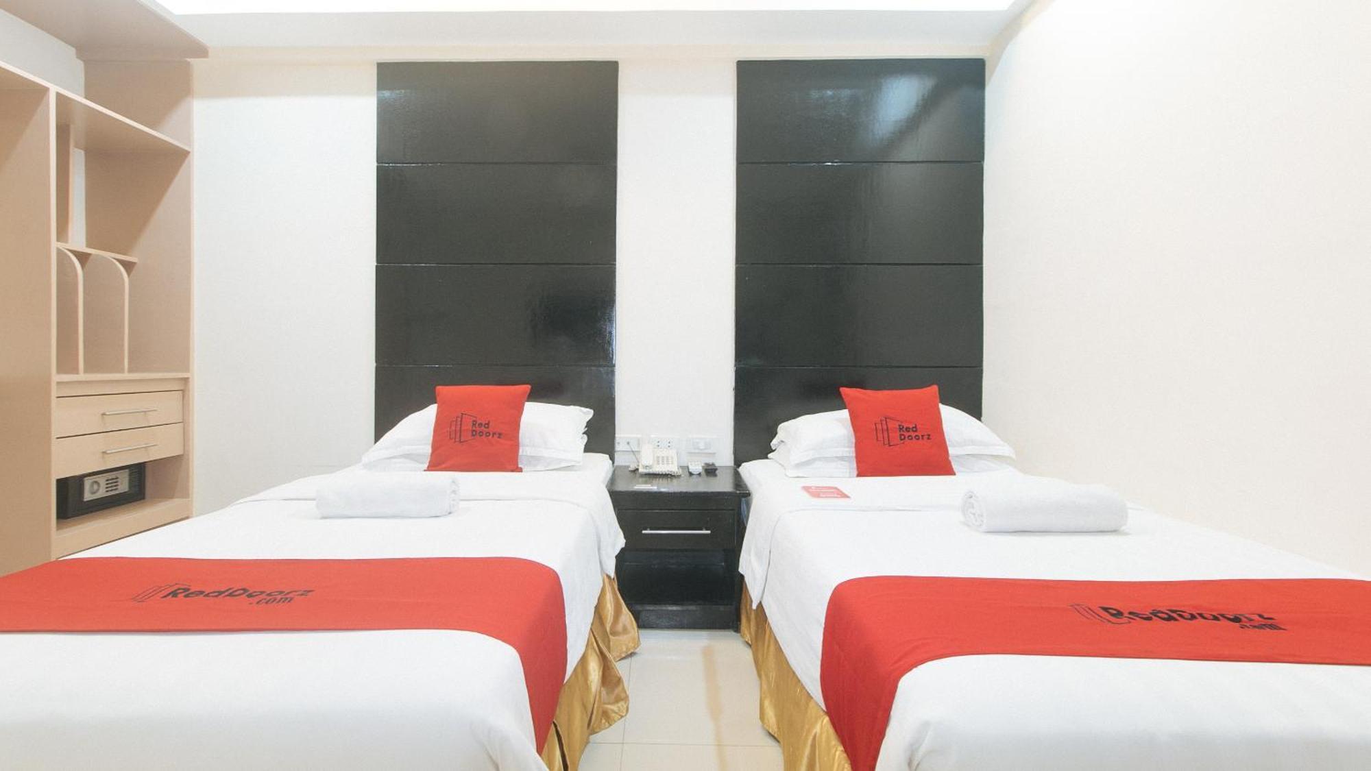 Reddoorz At Grand Apartelle Hernan Cortes 宿务 外观 照片