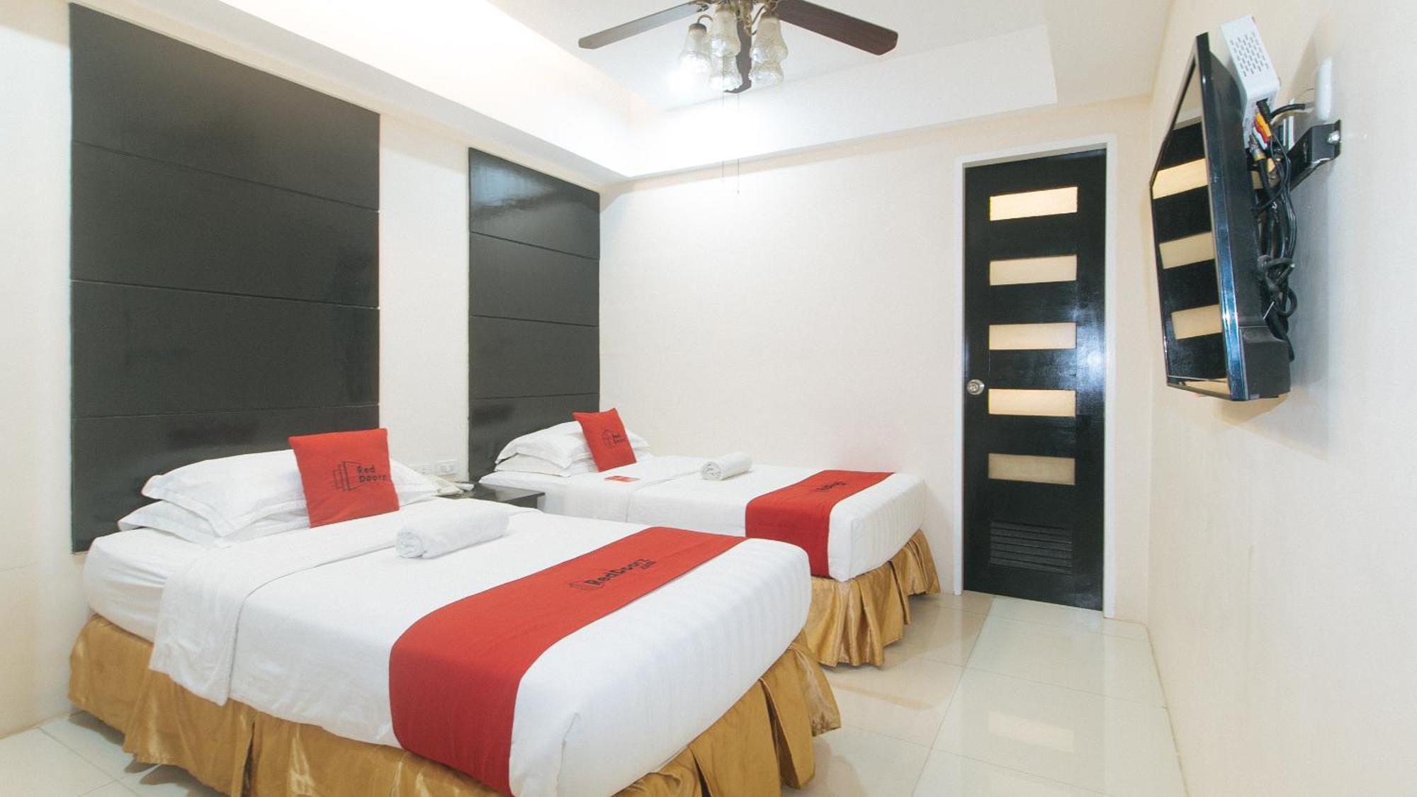 Reddoorz At Grand Apartelle Hernan Cortes 宿务 外观 照片