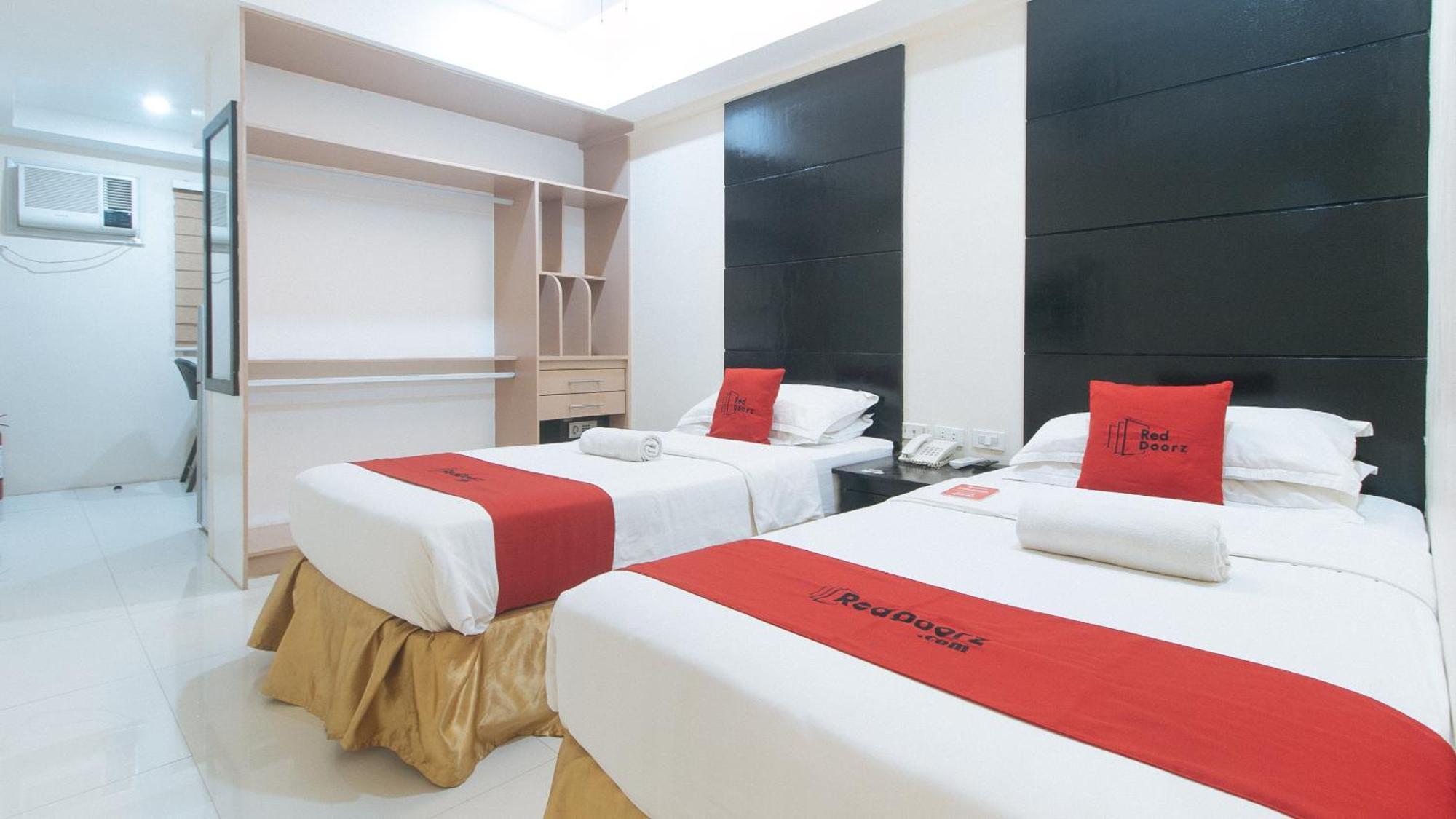 Reddoorz At Grand Apartelle Hernan Cortes 宿务 外观 照片