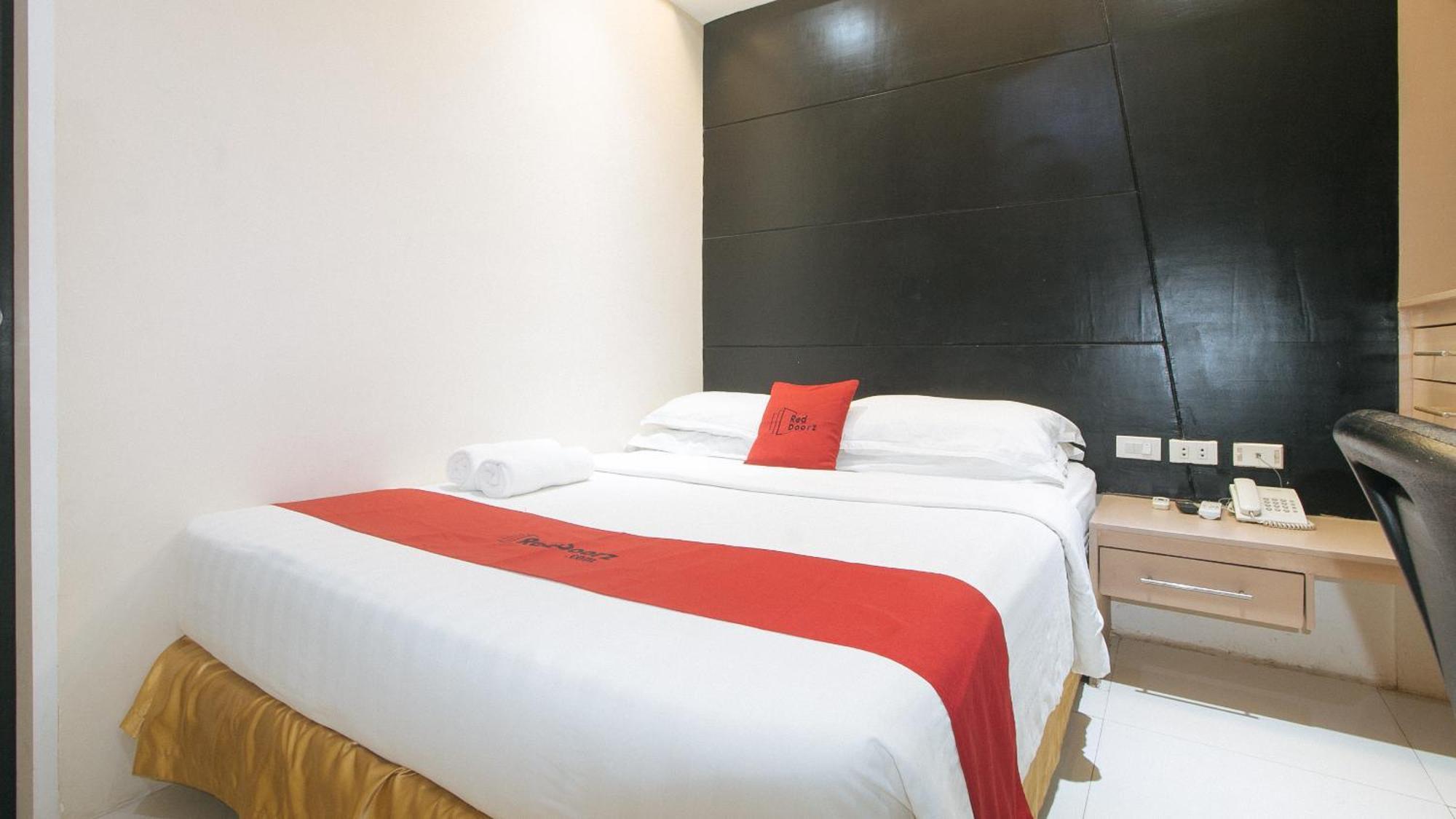 Reddoorz At Grand Apartelle Hernan Cortes 宿务 外观 照片